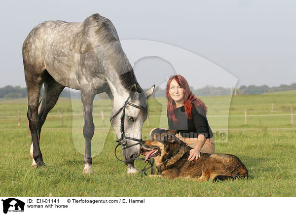 Frau mit Pferd / woman with horse / EH-01141