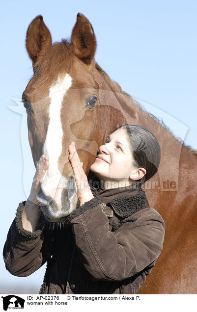 Frau mit Pferd / woman with horse / AP-02376