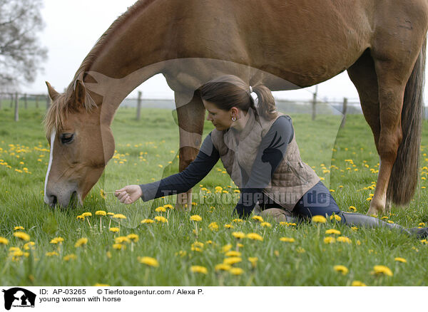 junge Frau mit Pferd / young woman with horse / AP-03265