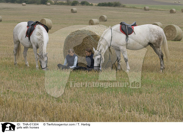 Mdchen mit Pferden / girls with horses / THA-01304