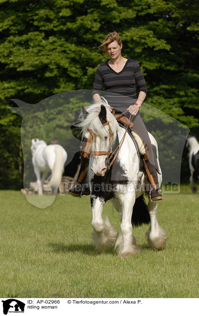 riding woman / AP-02966