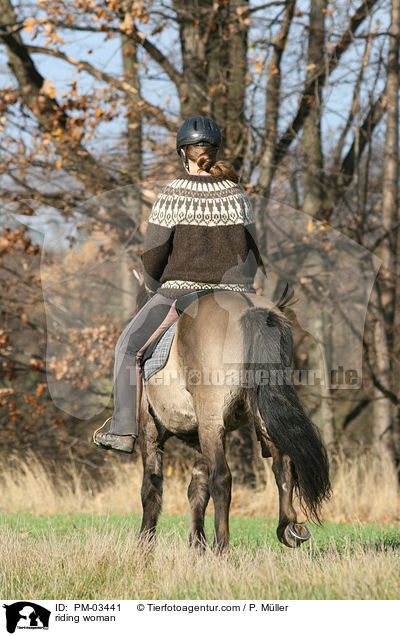 Freizeitreiten / riding woman / PM-03441