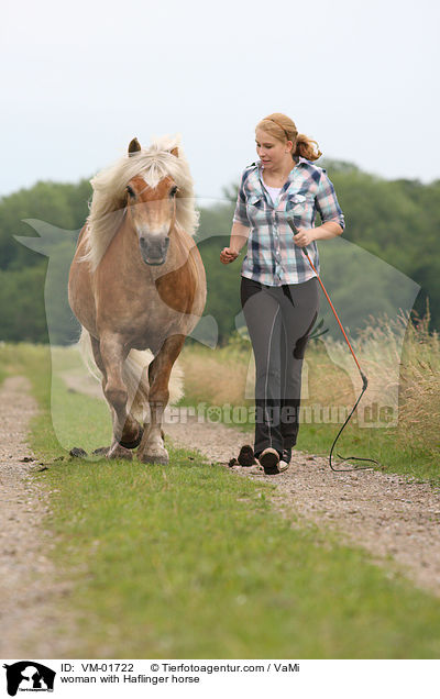 Frau mit Haflinger / woman with Haflinger horse / VM-01722