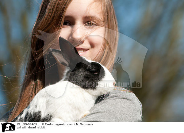 Mdchen mit Zwergkaninchen / girl with dwarf rabbit / NS-03405