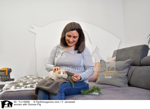 Frau mit Meerschweinchen / woman with Guinea Pig / YJ-15898