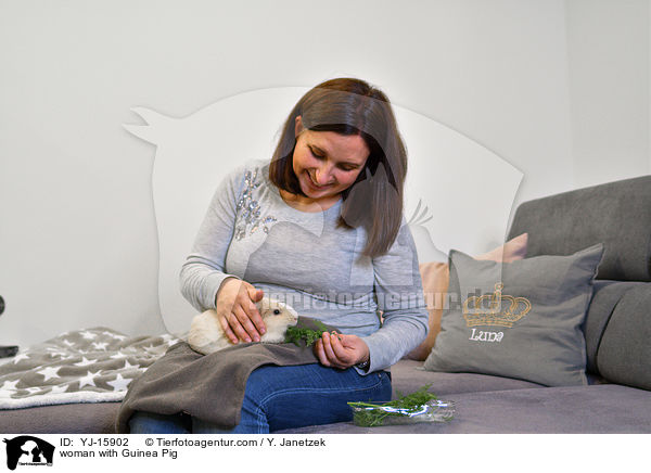 Frau mit Meerschweinchen / woman with Guinea Pig / YJ-15902