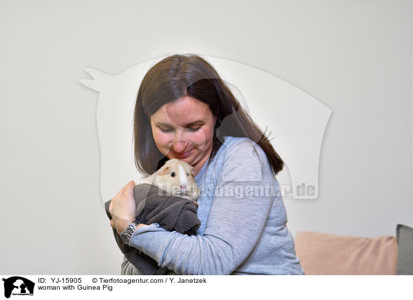 Frau mit Meerschweinchen / woman with Guinea Pig / YJ-15905