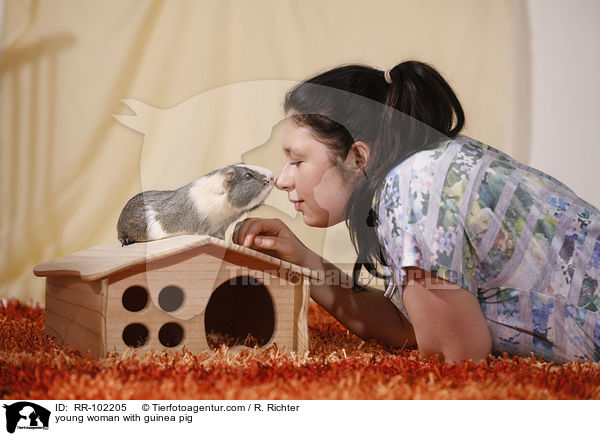 young woman with guinea pig / RR-102205