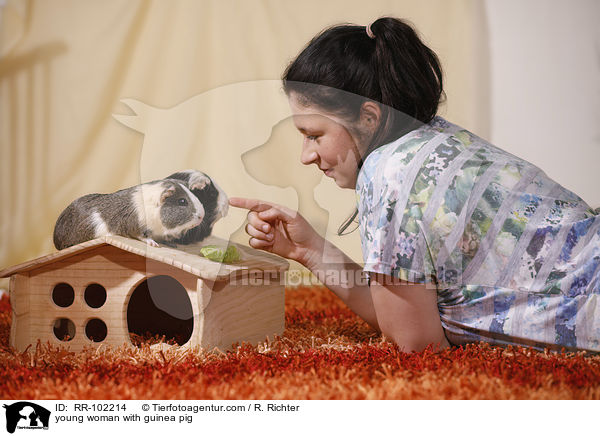 young woman with guinea pig / RR-102214