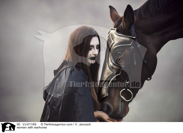 Frau mit Kriegspferd / woman with warhorse / VJ-01169