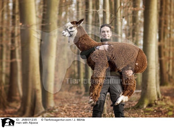 Mann mit Alpaka / man with Alpaca / JAM-01235